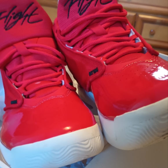 🔥Super Fire Men's Red Hot Jordan Max Aura 4 Classic 9.5 - Picture 3 of 10
